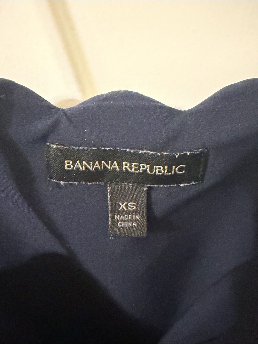 Banana Republic Navy Scalloped-Edge Camisole - Picture 3 of 3